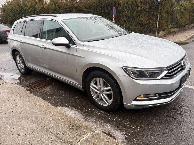 Silber Gebraucht 2018 VW Passat Comfortline Kombi | 10.990 € (Guter Preis) - Bild 1/4