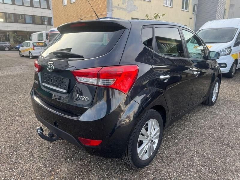 Gebraucht Hyundai ix20 Comfort 90 PS (66 kW) 2011 Schwarz Kleinwagen