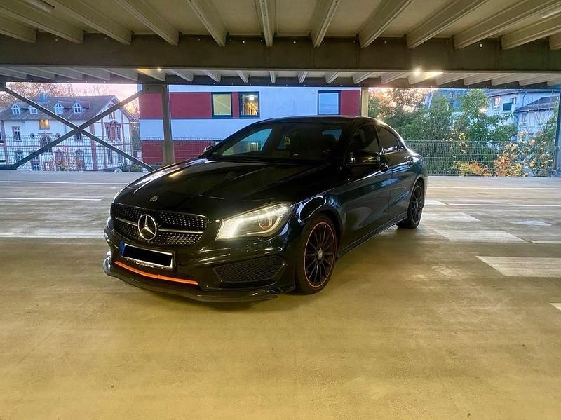 Schwarz Gebraucht 2016 Mercedes CLA250 AMG line Limousine | 21.000 € (Etwas zu teuer) - Bild 1/4