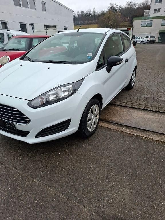 Gebraucht Ford Fiesta Ambiente 60 PS (44 kW) 2013 Weiß Kleinwagen
