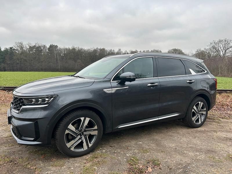 Grau Gebraucht 2022 Kia Sorento Platinum SUV | 32.499 € (Guter Preis) - Bild 1/4