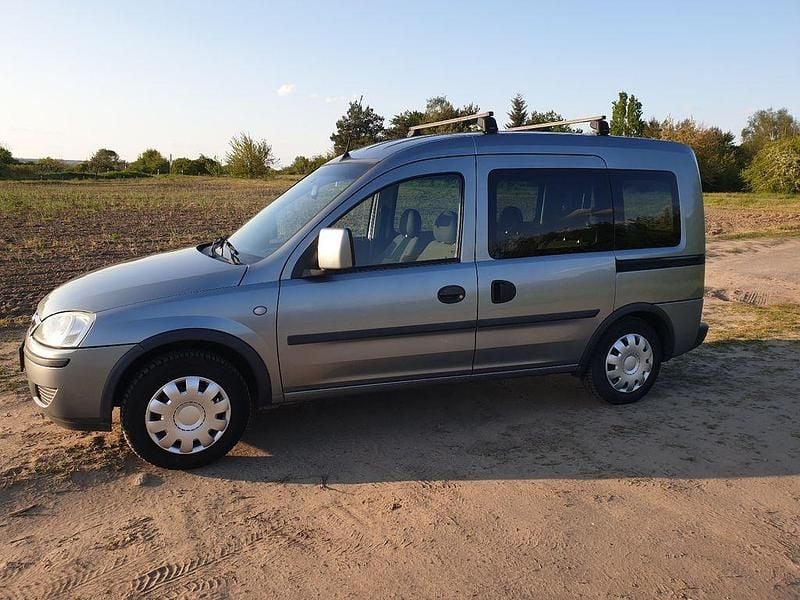 Usata Opel Combo Edition 90 CV (66 kW) 2010 Argento Monovolume