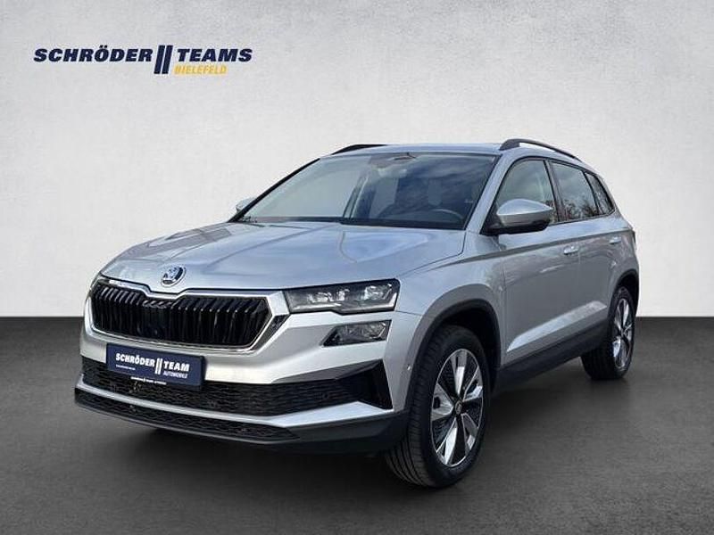 Brilliantsilber Gebraucht 2024 Skoda Karoq Selection SUV | 34.590 € (Fairer Preis) - Bild 1/4
