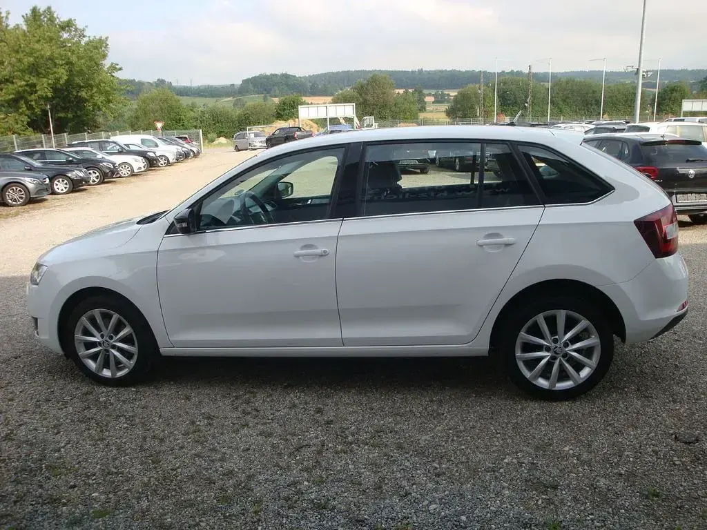 Gebraucht Skoda Rapid Ambition 110 PS (80 kW) 2019 Weiß Kleinwagen