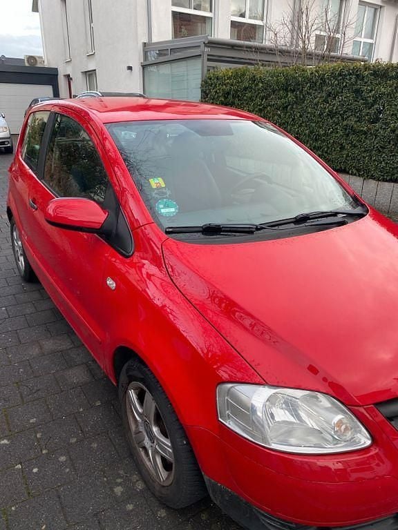 Gebraucht VW Fox 54 PS (39 kW) 2010 Rot Kleinwagen