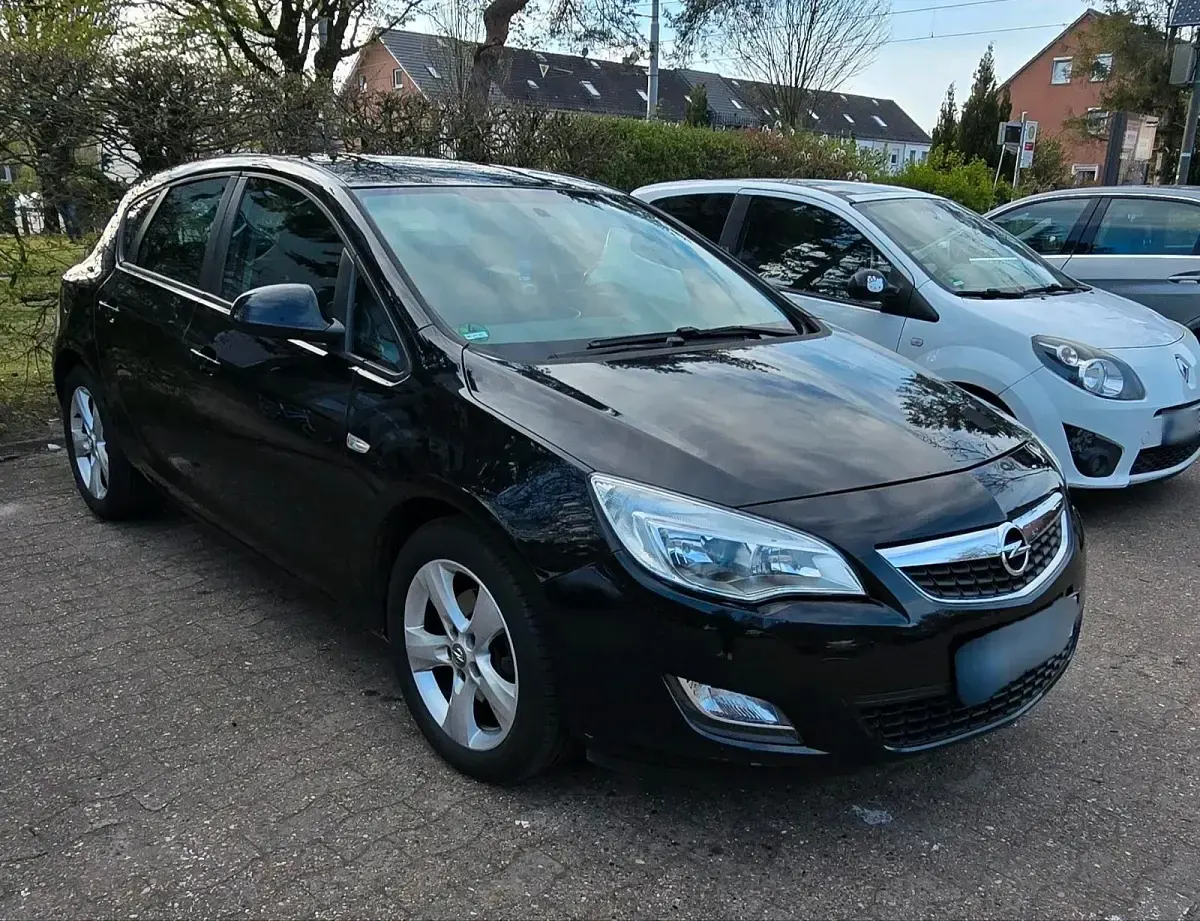 Usata Opel Astra 110 CV (80 kW) 2010 Nero Utilitaria