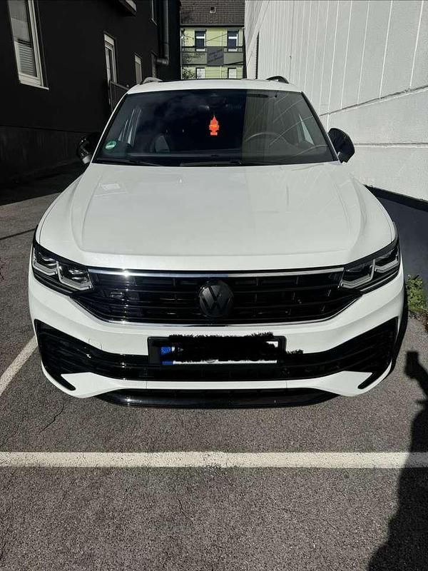 Weiß Gebraucht 2024 VW Tiguan Style SUV | 43.500 € (Fairer Preis) - Bild 1/4