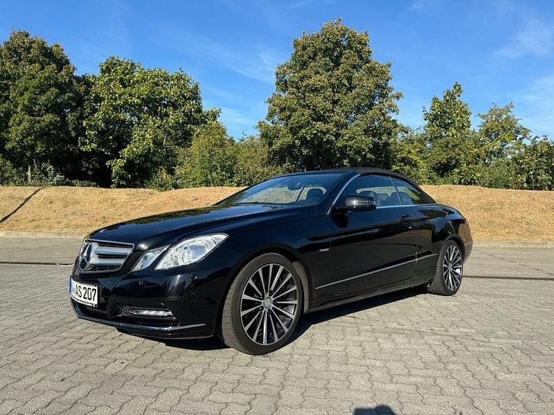 Schwarz Gebraucht 2012 Mercedes E250 Elegance Cabrio | 18.100 € (Etwas zu teuer) - Bild 1/4