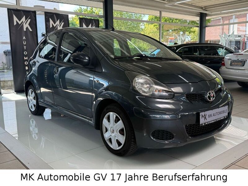 Grau Gebraucht 2009 Toyota Aygo Basis Kleinwagen | 3.600 € (Fairer Preis) - Bild 1/4