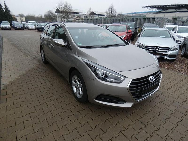 Gebraucht Hyundai i40 Classic 135 PS (99 kW) 2017 Grau Kombi