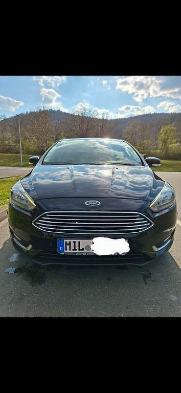 Gebraucht Ford Focus Titanium 120 PS (88 kW) 2017 Schwarz Limousine
