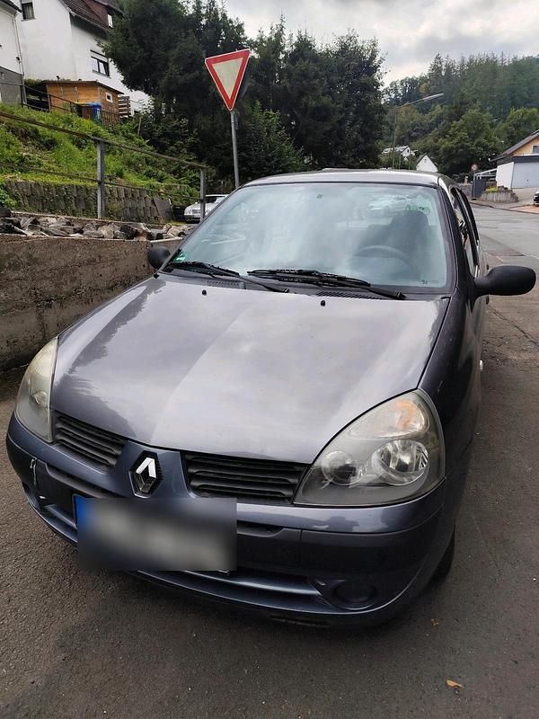 Grau Gebraucht 2005 Renault Clio II Kleinwagen | 1.200 € (Guter Preis) - Bild 1/4