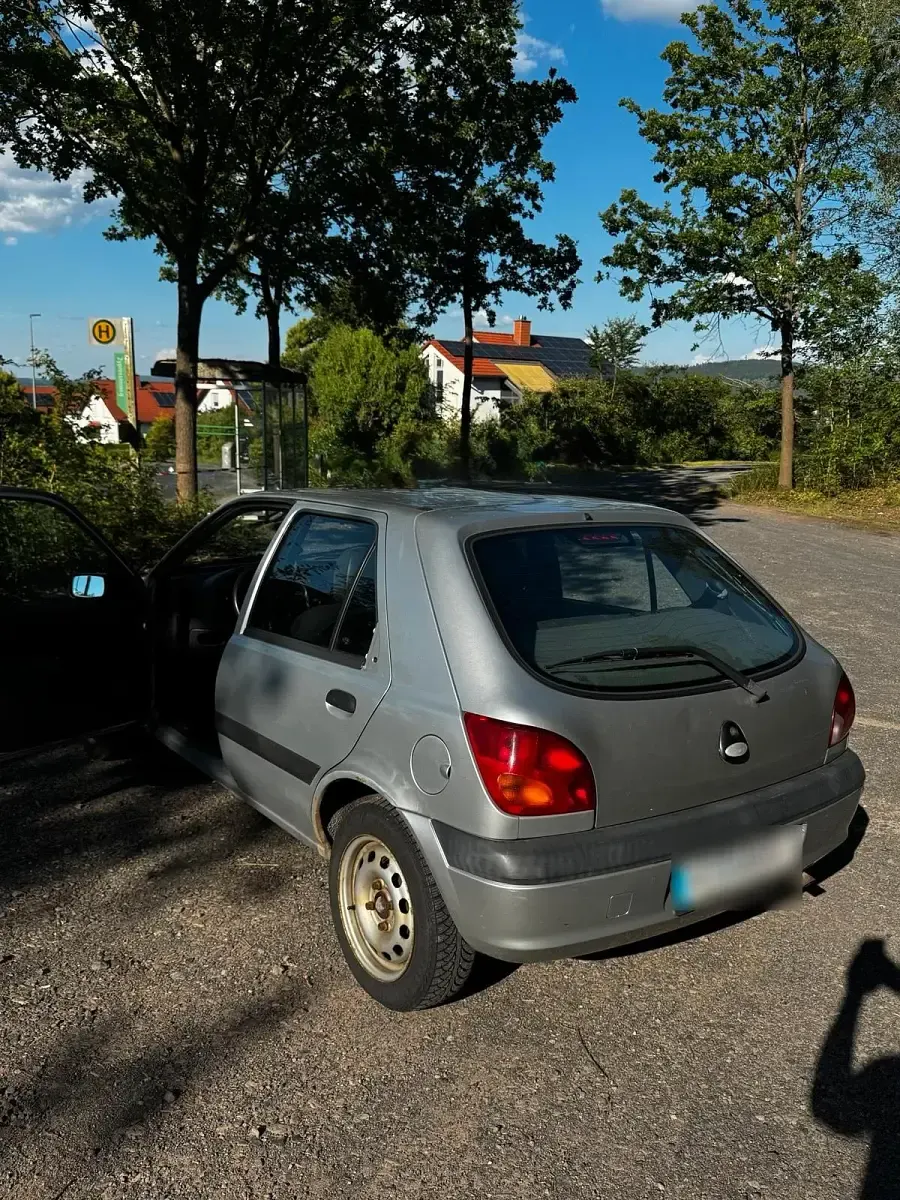 Gebraucht Ford Fiesta 60 PS (44 kW) 2000 Silber Kleinwagen