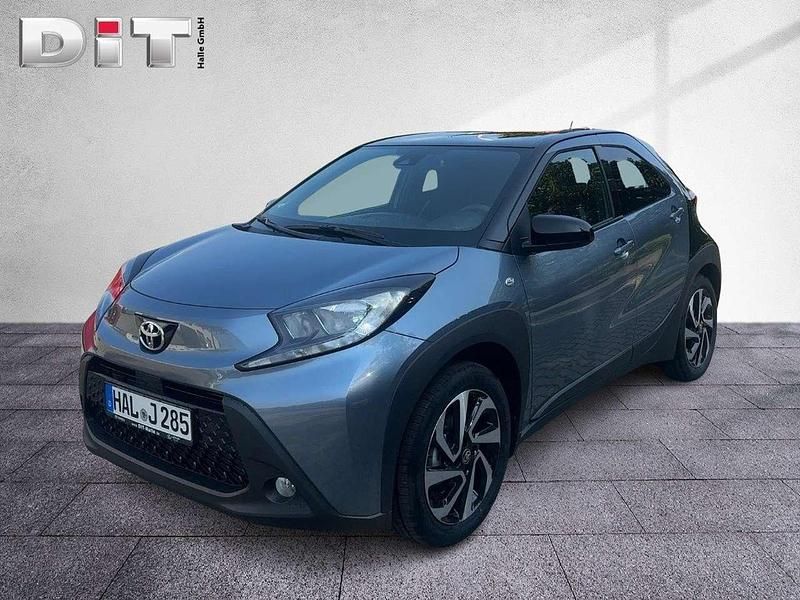 Celestite grey metallic/ night Gebraucht 2025 Toyota Aygo Kleinwagen | 15.990 € (Guter Preis) - Bild 1/4