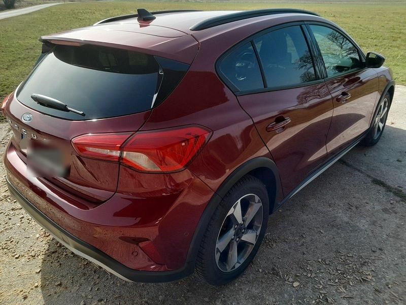 Gebraucht Ford Focus Active 150 PS (110 kW) 2020 Rot Limousine