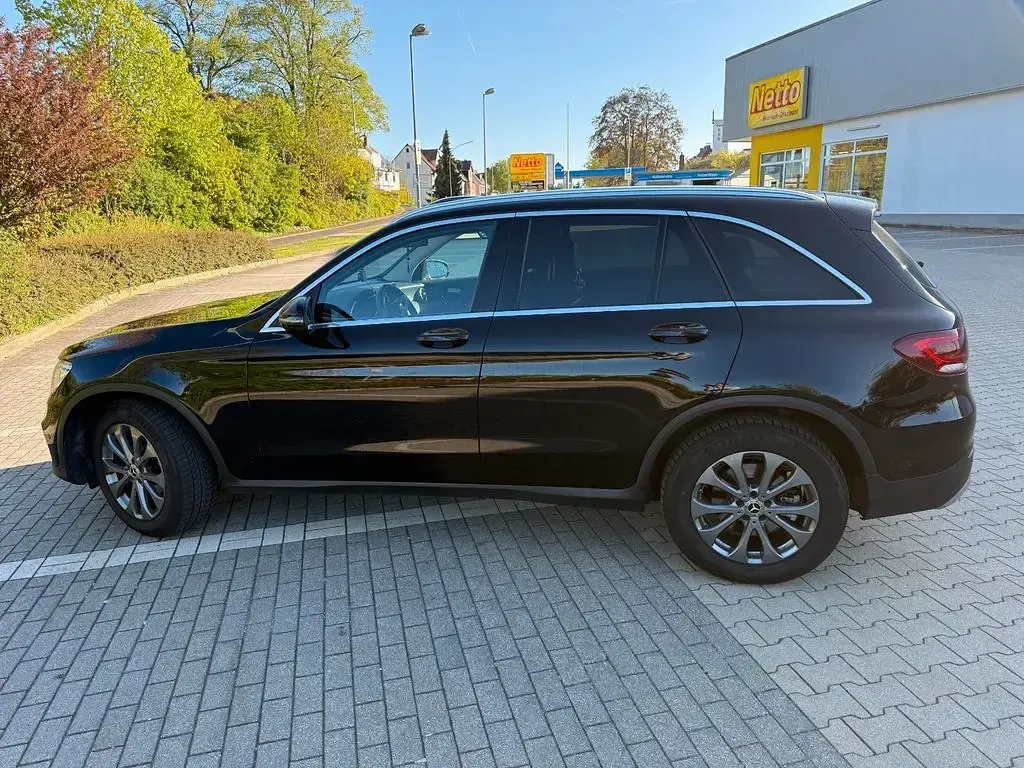 Gebraucht Mercedes GLC220 194 PS (142 kW) 2021 Schwarz SUV