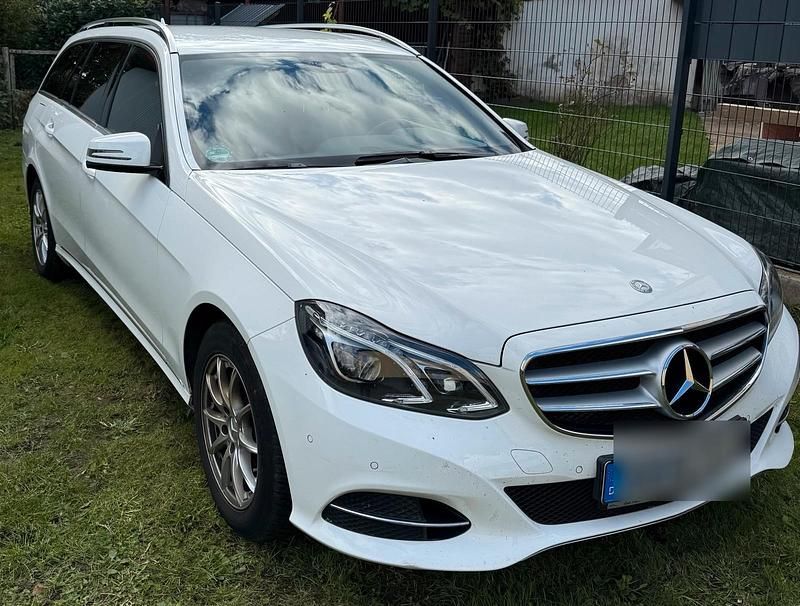 Weiß Gebraucht 2014 Mercedes E220 Kombi | 14.900 € (Etwas zu teuer) - Bild 1/4