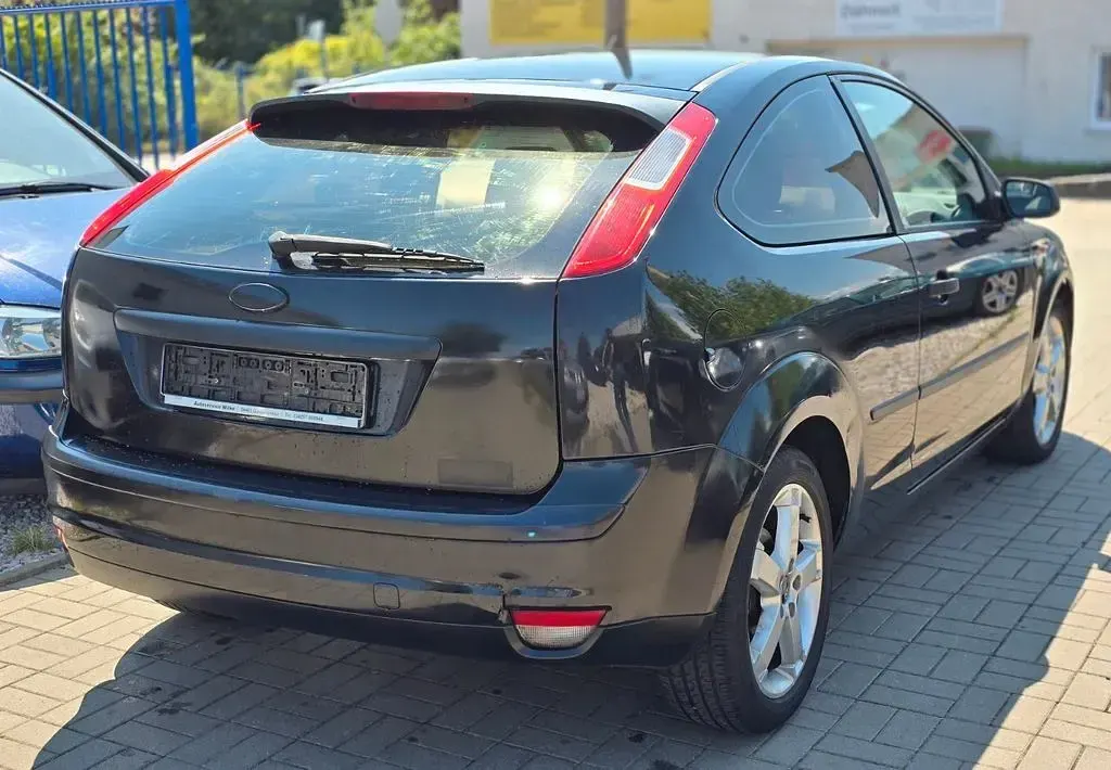 Brugt Ford Focus Trend 101 HK (74 kW) 2005 Sort Sedan