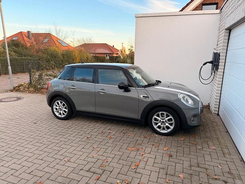 Grau Gebraucht 2015 Mini Cooper D Kleinwagen | 7.950 € (Teuer) - Bild 1/4