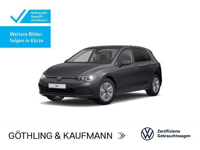 Delfingrau metallic Gebraucht 2023 VW Golf VIII Life Limousine | 21.430 € (Guter Preis) - Bild 1/3