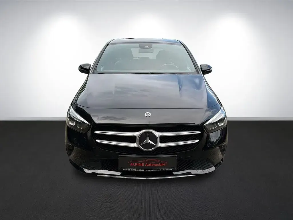 Gebraucht Mercedes B180 Business 116 PS (85 kW) 2019 Schwarz Kleinwagen