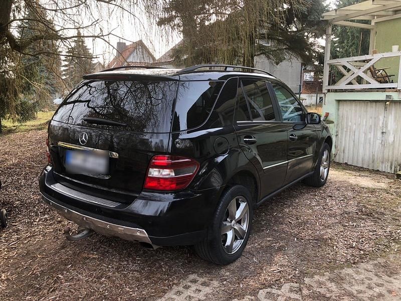 Gebraucht Mercedes ML320 225 PS (165 kW) 2008 Schwarz SUV