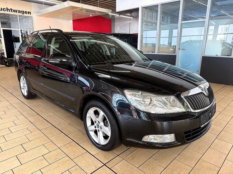 Schwarzmagic perlef (metallic) Gebraucht 2012 Skoda Octavia Family Kombi | 7.750 € (Guter Preis) - Bild 1/4