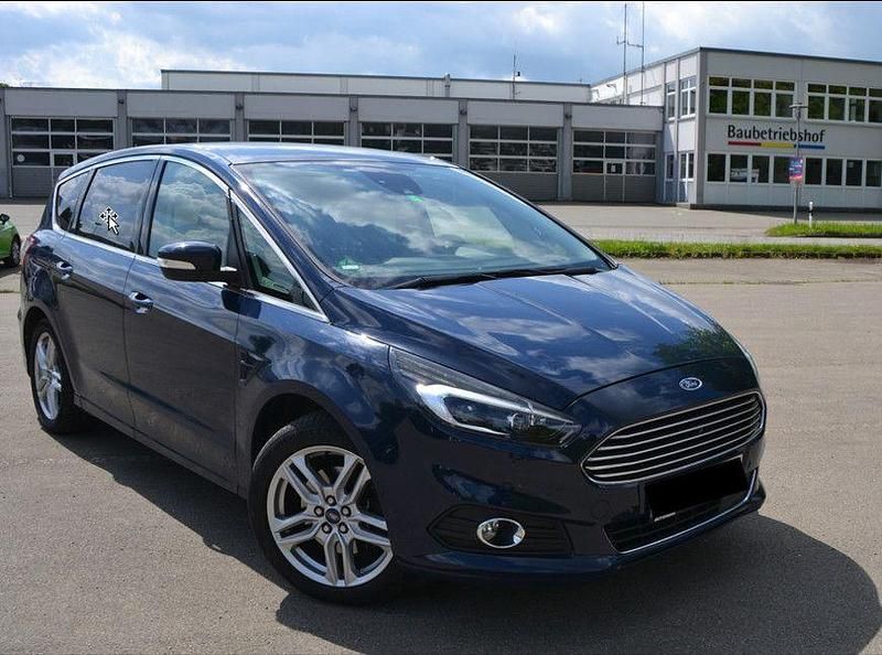Gebraucht Ford S-MAX Titanium 190 PS (139 kW) 2019 Blau Van / Kleinbus