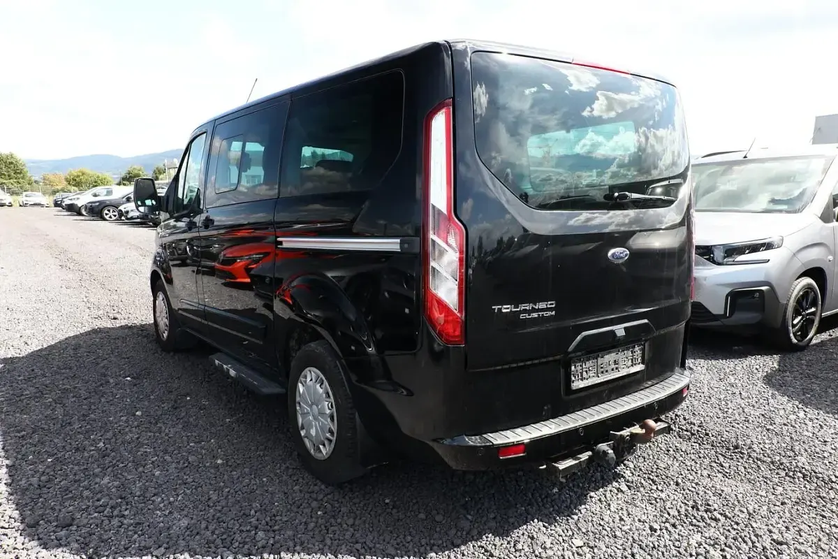 Gebraucht Ford Tourneo Custom Titanium 170 PS (125 kW) 2017 Iridiumschwarz metallic Van