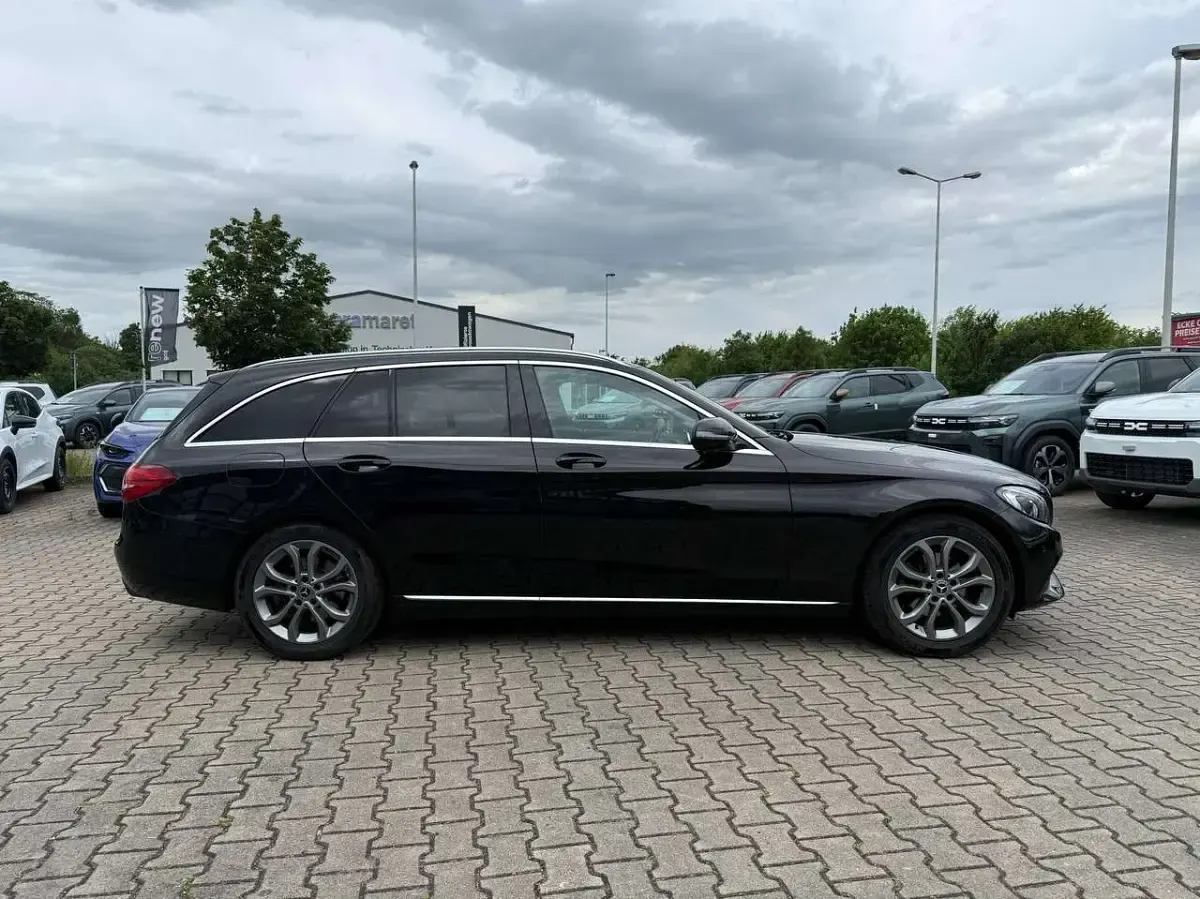 Gebraucht Mercedes C180 Advantage 156 PS (114 kW) 2018 Obsidianschwarz  metalliclack Kombi