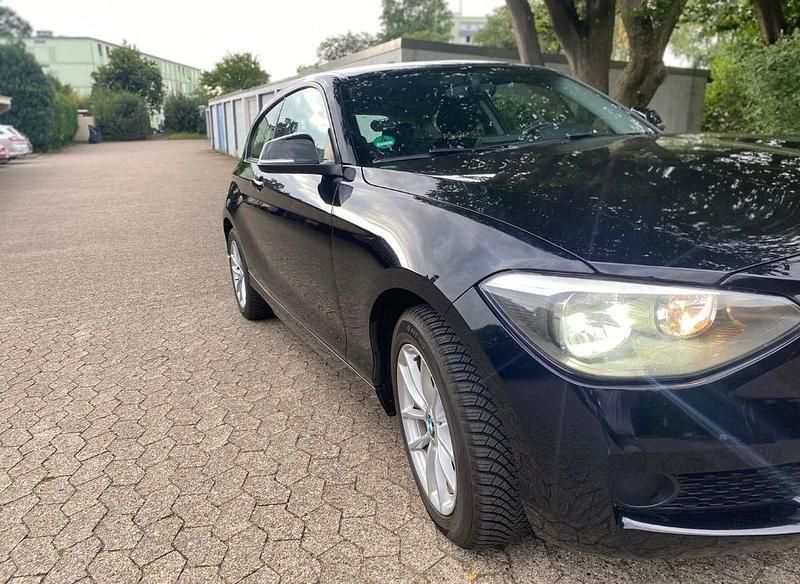 Schwarz Gebraucht 2013 BMW 114 Urban Line Kleinwagen | 8.050 € (Etwas zu teuer) - Bild 1/4