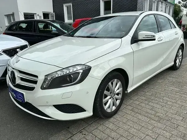 Gebraucht Mercedes A180 Style 122 PS (89 kW) 2014 Weiß Limousine