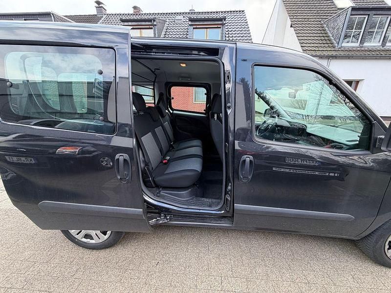 Gebraucht Fiat Doblò Basis 90 PS (66 kW) 2022 Schwarz Van / Kleinbus