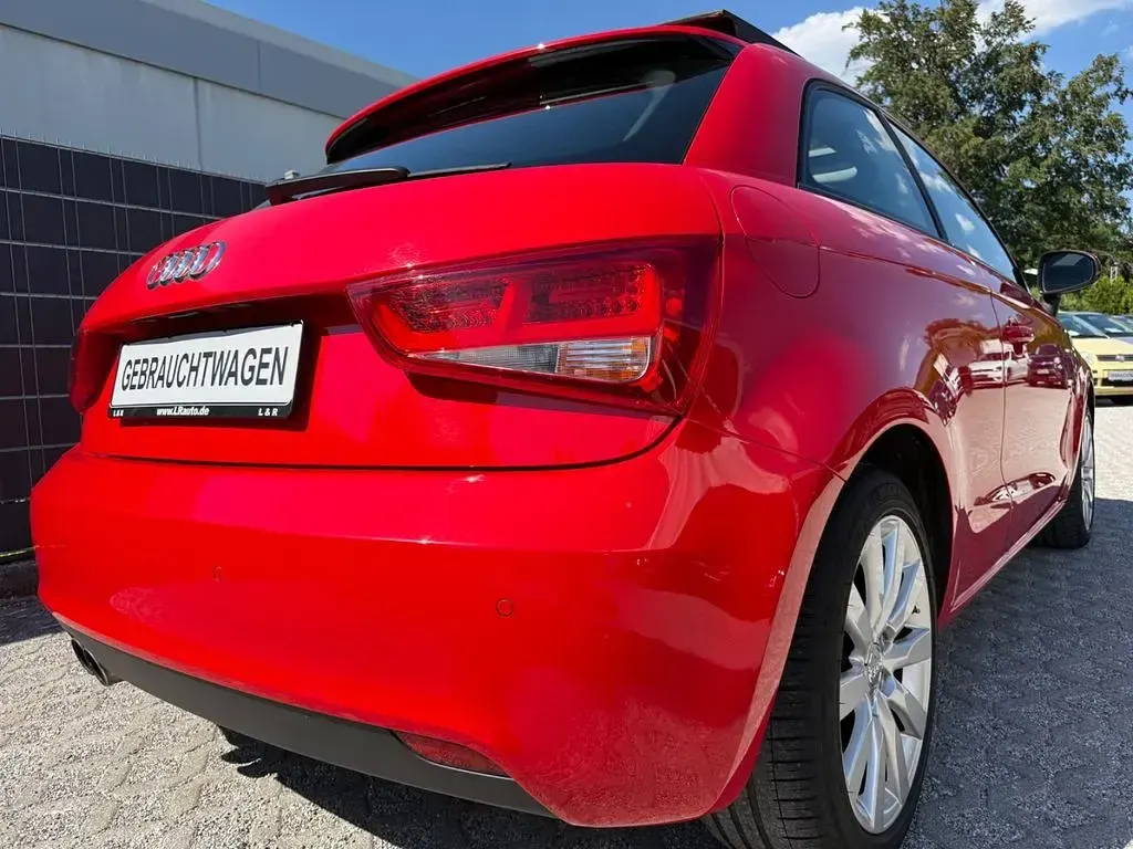Gebraucht Audi A1 Ambition 122 PS (89 kW) 2011 Rot Kleinwagen