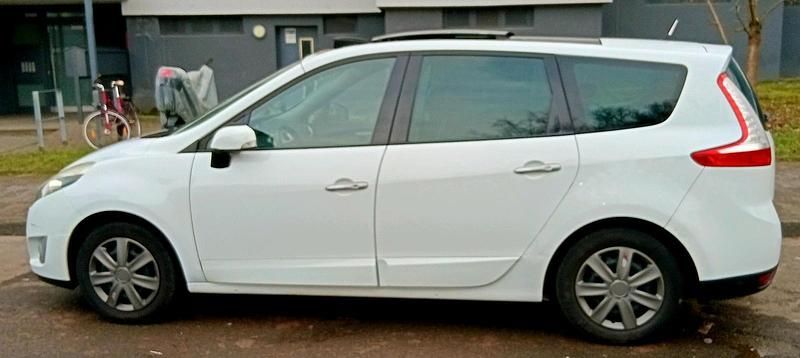 Weiß Gebraucht 2009 Renault Scénic III Van / Kleinbus | 3.000 € - Bild 1/4