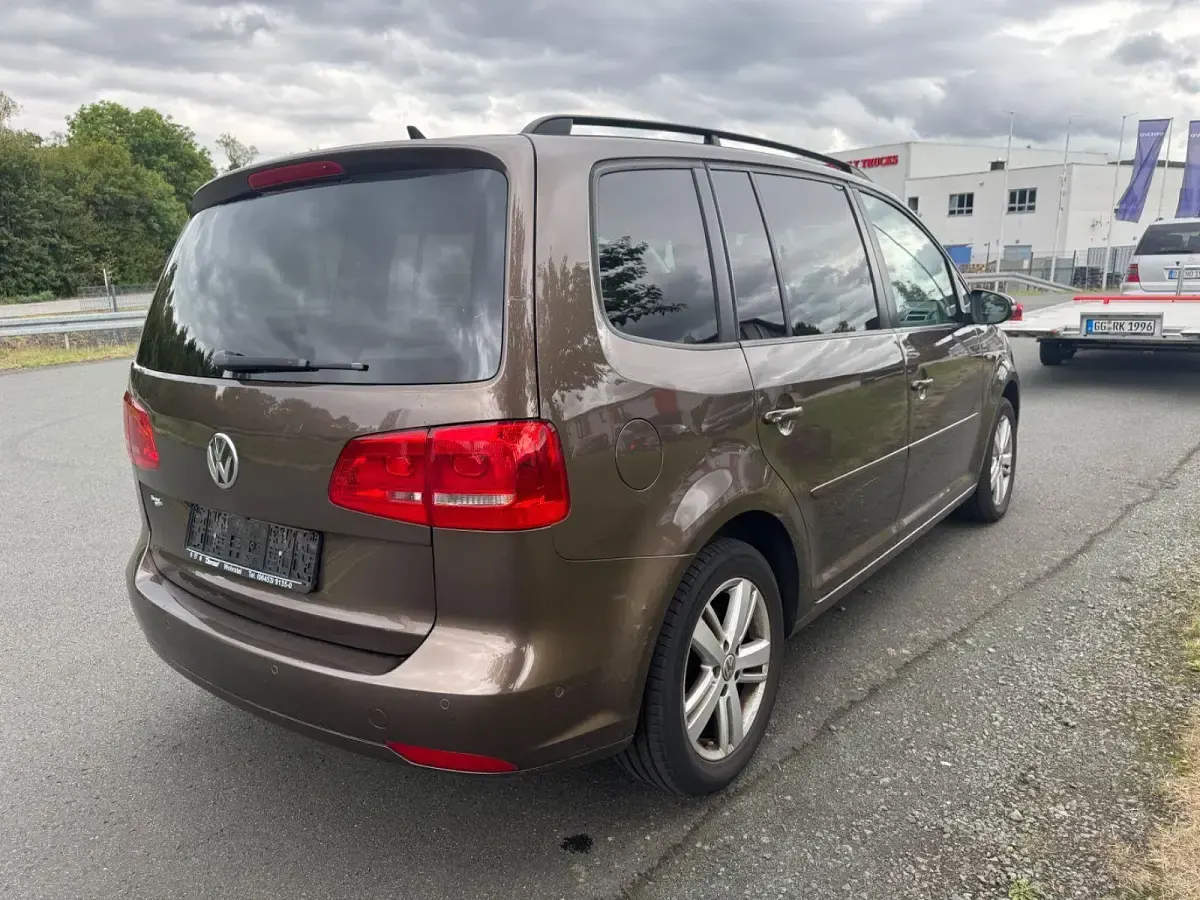 Gebraucht VW Touran Match 105 PS (77 kW) 2012 Braun Van / Kleinbus