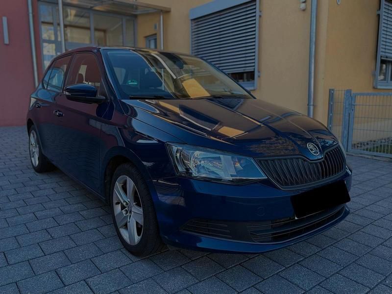 Blau Gebraucht 2016 Skoda Fabia Limousine | 4.200 € - Bild 1/4