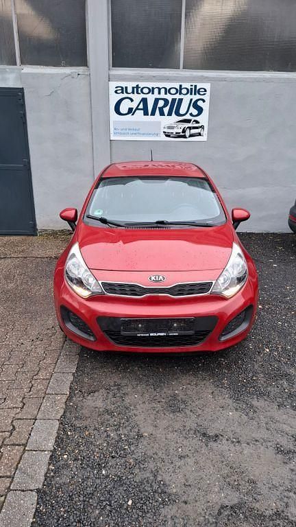 Gebraucht Kia Rio Edition 7 109 PS (80 kW) 2015 Rot Kleinwagen