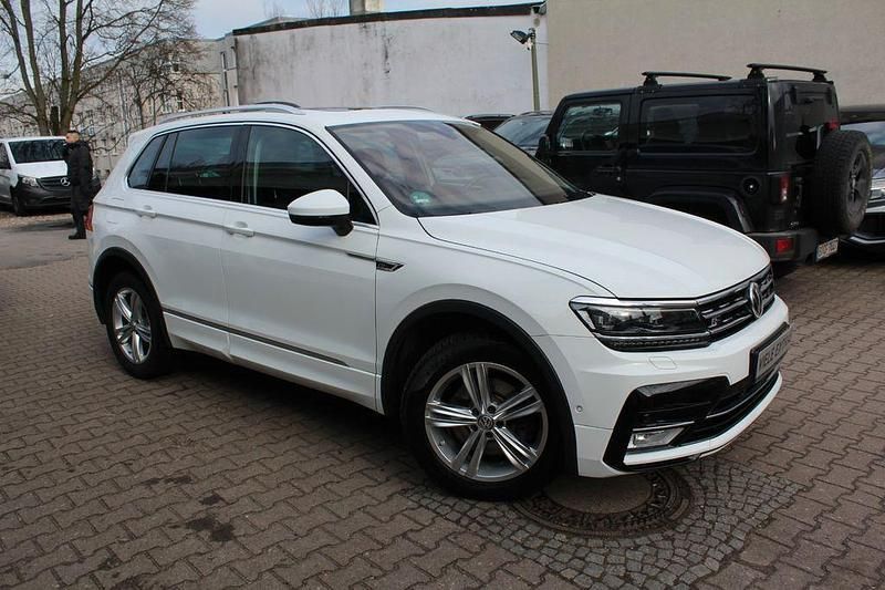 Weiß Gebraucht 2017 VW Tiguan Highline SUV | 23.990 € (Etwas zu teuer) - Bild 1/4