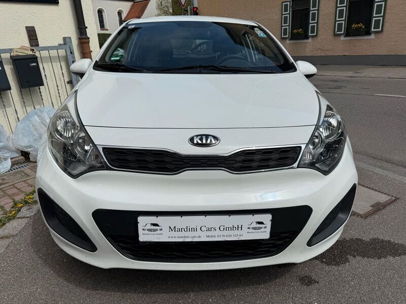 Weiß Gebraucht 2013 Kia Rio DREAM-TEAM Edition Kleinwagen | 5.200 € (Fairer Preis) - Bild 1/4