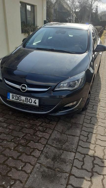 Gebraucht Opel Astra Exklusiv 131 PS (96 kW) 2014 Schwarz Kombi