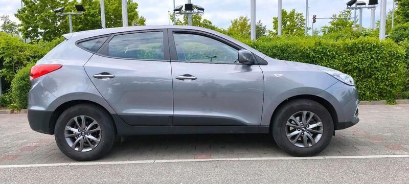 Grau Gebraucht 2015 Hyundai Tucson SUV | 11.390 € (Fairer Preis) - Bild 1/4