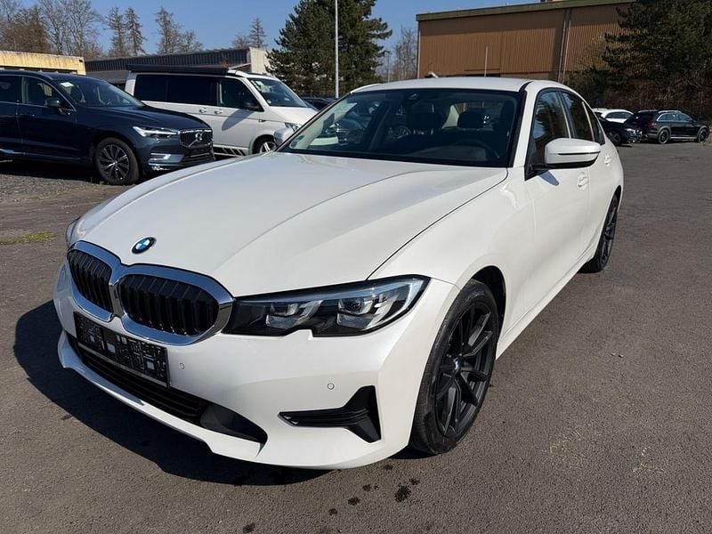 Gebraucht BMW 318 Advantage 150 PS (110 kW) 2020 Weiß Limousine