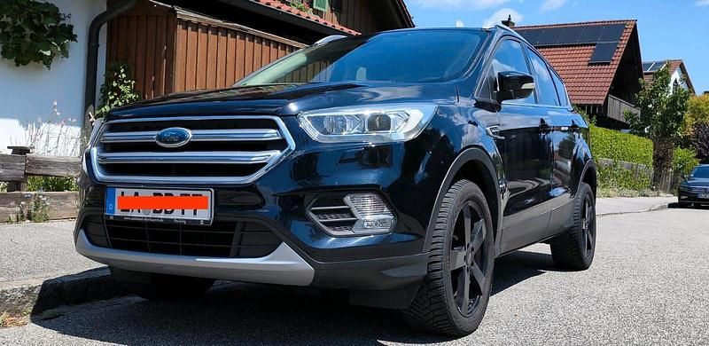 Schwarz Gebraucht 2018 Ford Kuga SUV | 16.290 € (Fairer Preis) - Bild 1/4