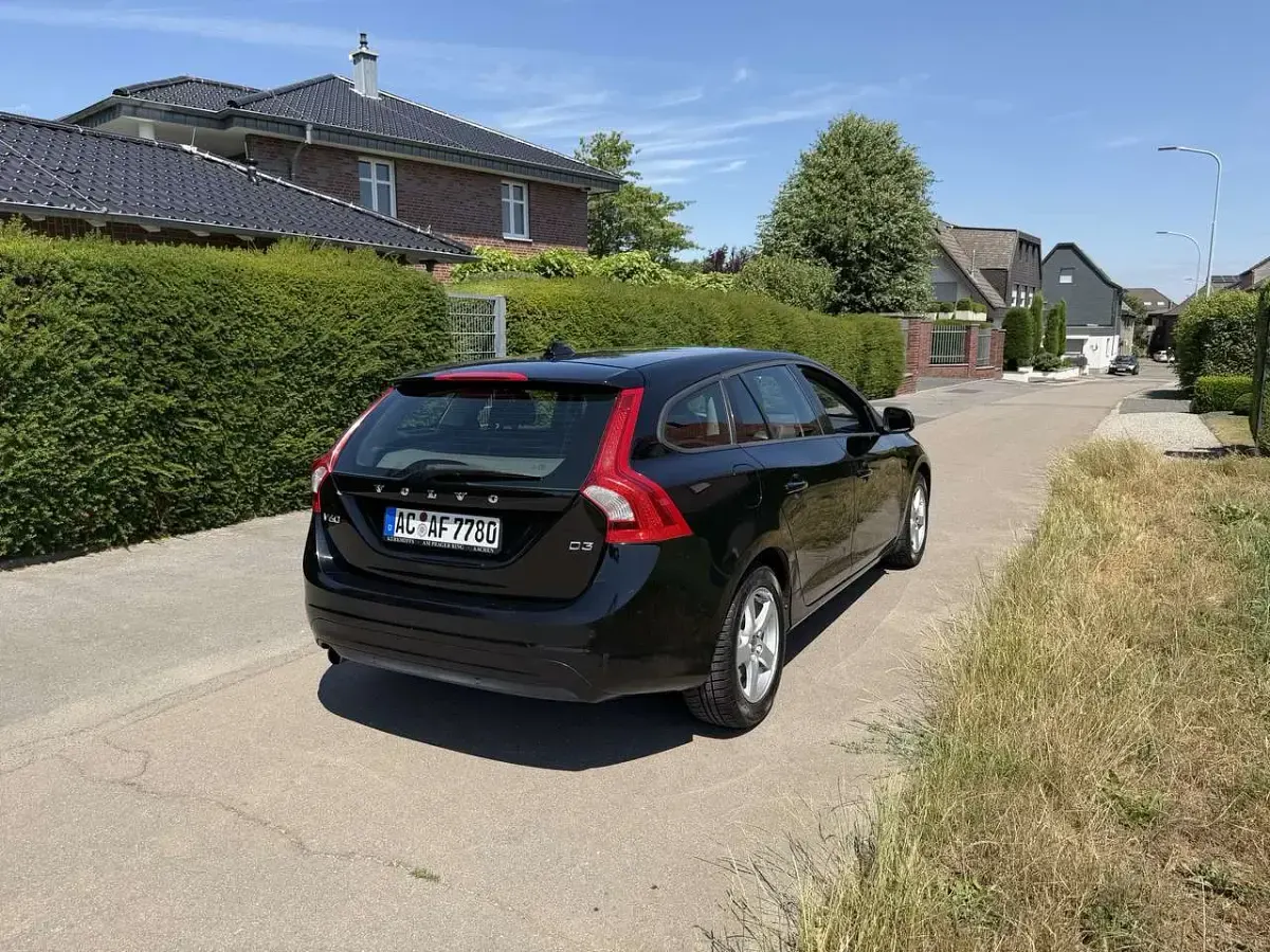 Gebraucht Volvo V60 Business Edition 150 PS (110 kW) 2015 Schwarz Kombi