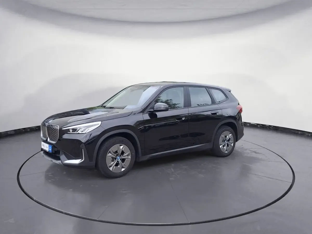 Używany BMW iX1 Performance 150 kW (204 KM) 2024 Czarny SUV