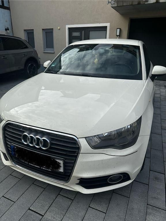 Weiß Gebraucht 2011 Audi A1 Ambition Kleinwagen | 6.200 € (Fairer Preis) - Bild 1/4