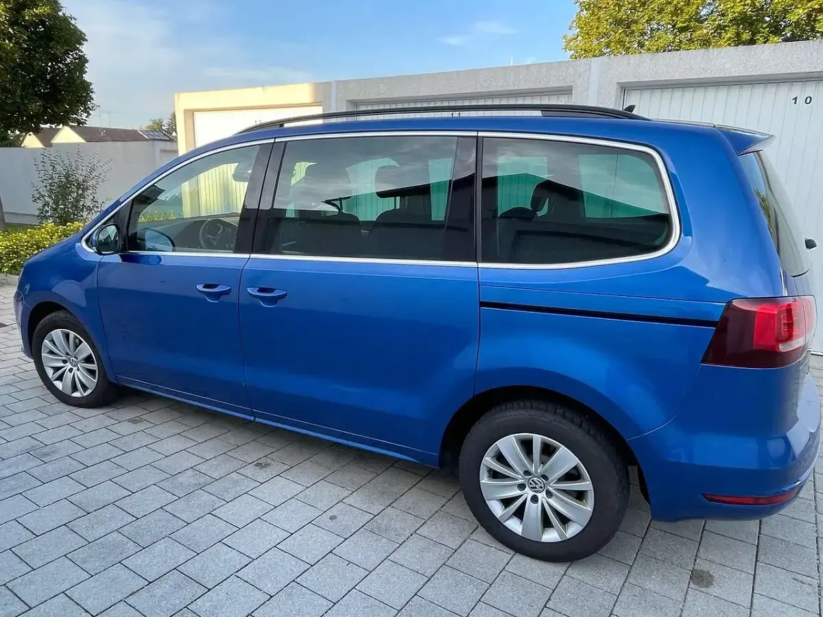 Gebraucht VW Sharan Comfortline 150 PS (110 kW) 2019 Blau Van / Kleinbus