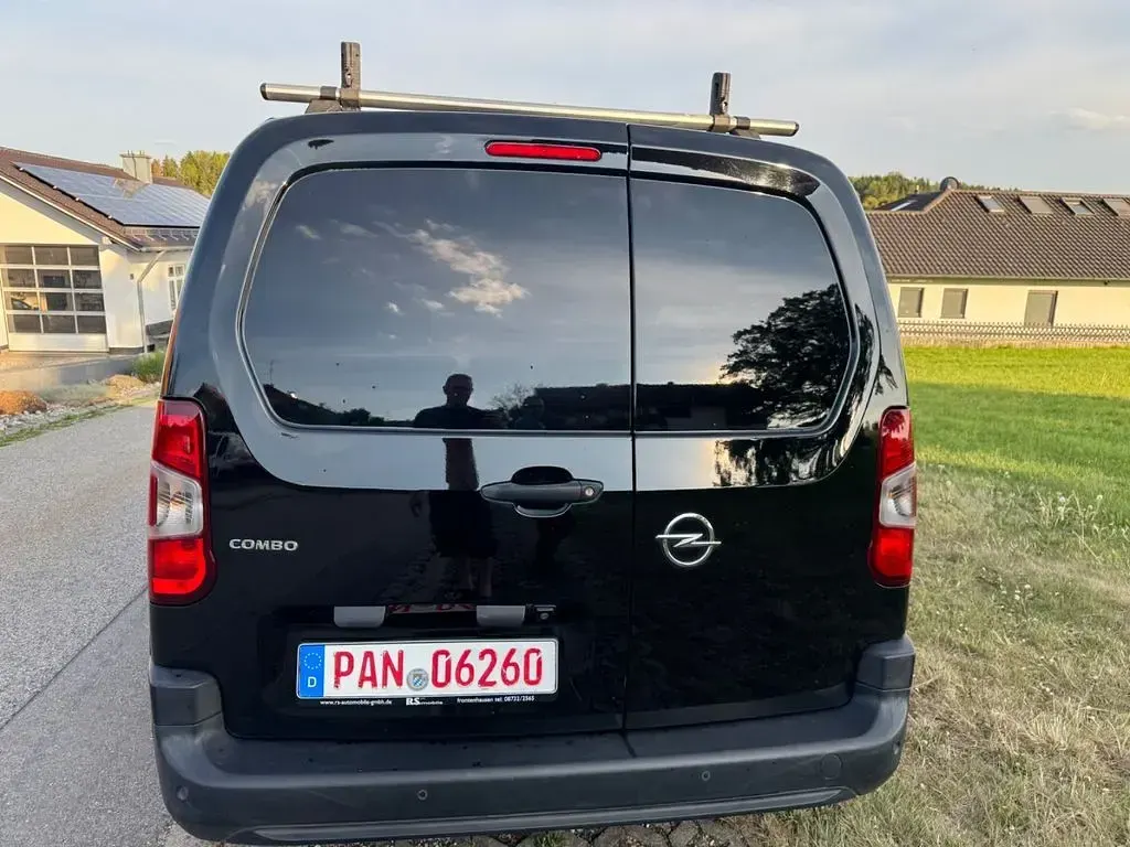Gebraucht Opel Combo Selection 131 PS (96 kW) 2020 Onyx schwarz/black Van / Kleinbus