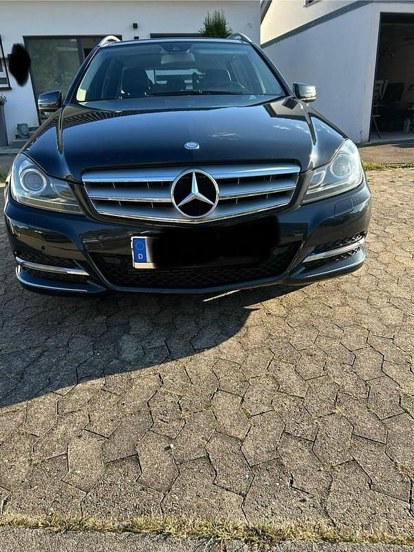 Schwarz Gebraucht 2011 Mercedes C220 Avantgarde Kombi | 6.500 € (Guter Preis) - Bild 1/4